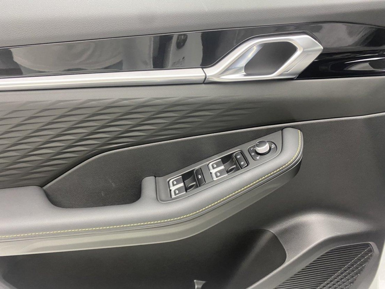 Geely Coolray 2026