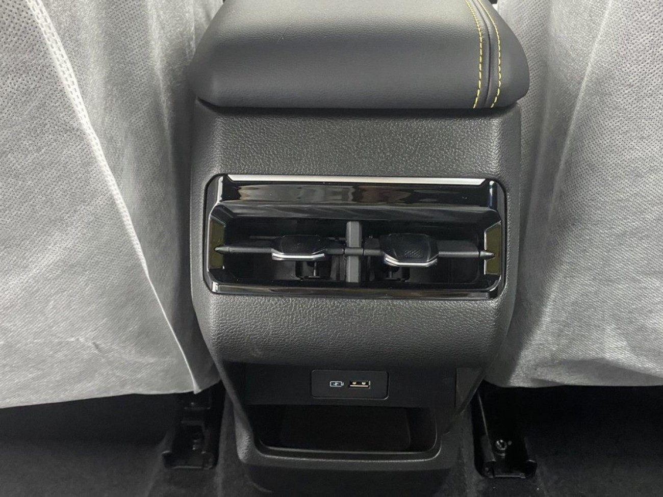Geely Coolray 2026