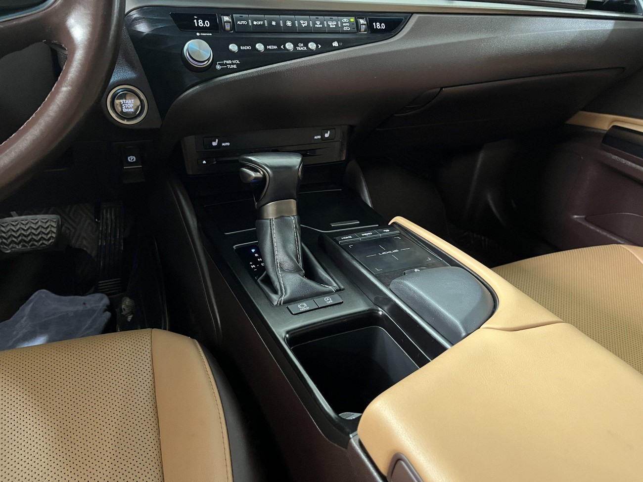 Lexus ES 200 2020