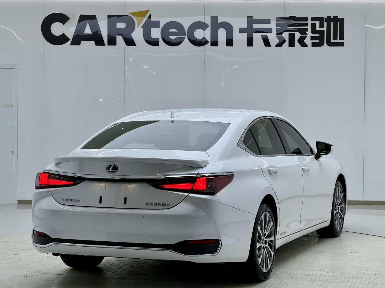 Lexus ES 300h 2020
