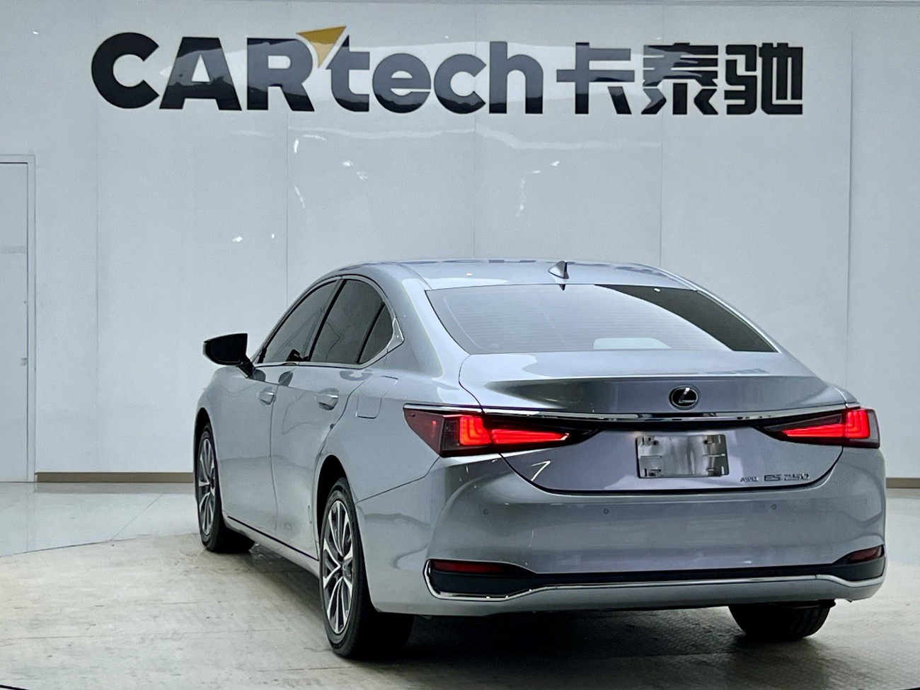 Lexus ES 250 2023