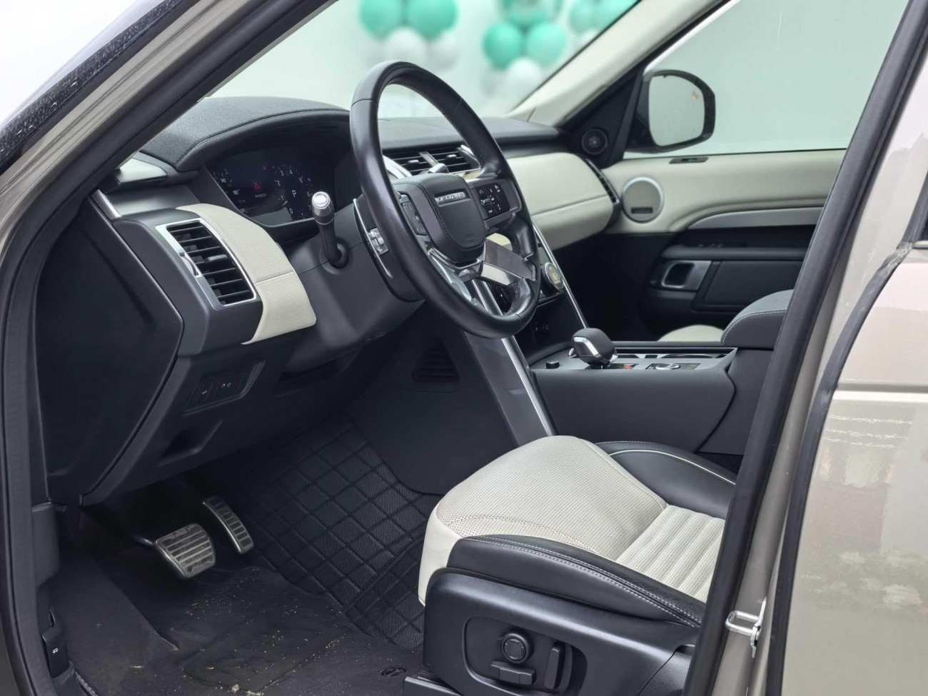 Land Rover Discovery 2021