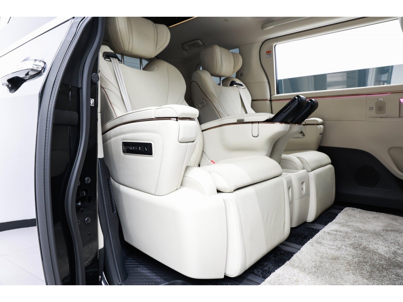Lexus LM 500h 2025