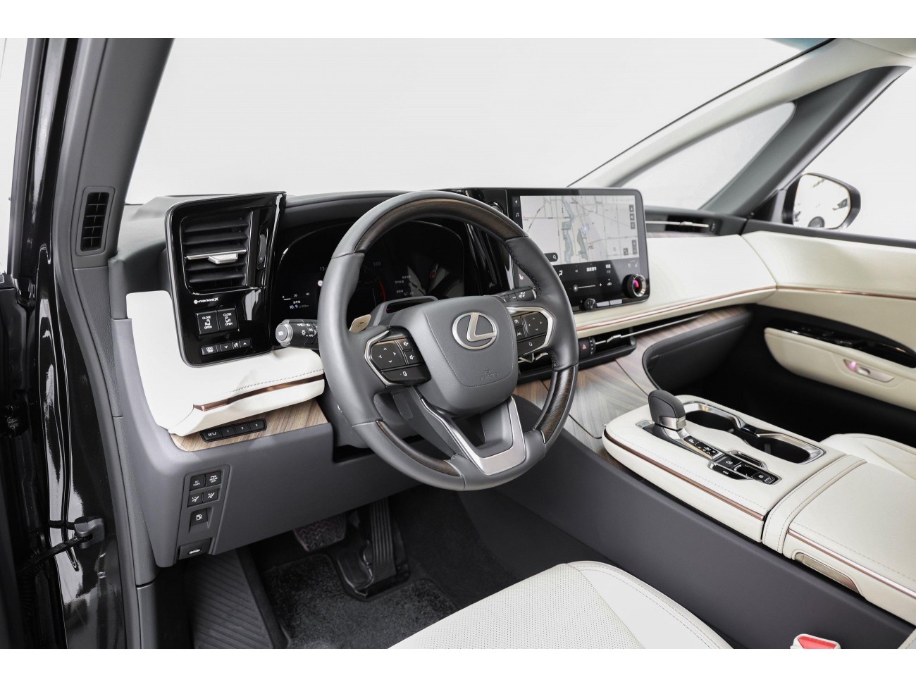 Lexus LM 500h 2025