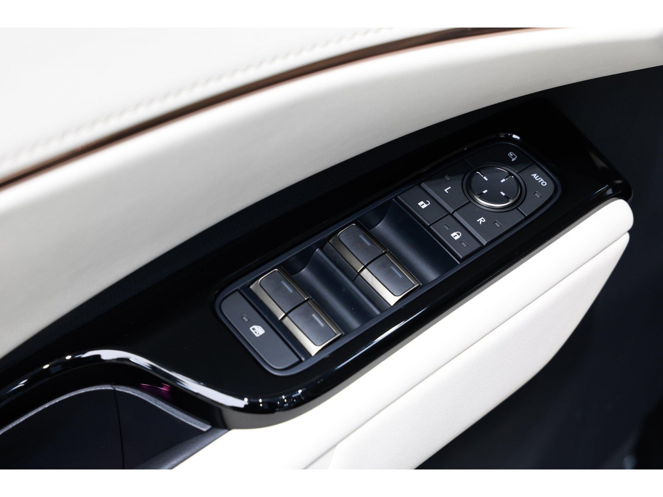 Lexus LM 500h 2025