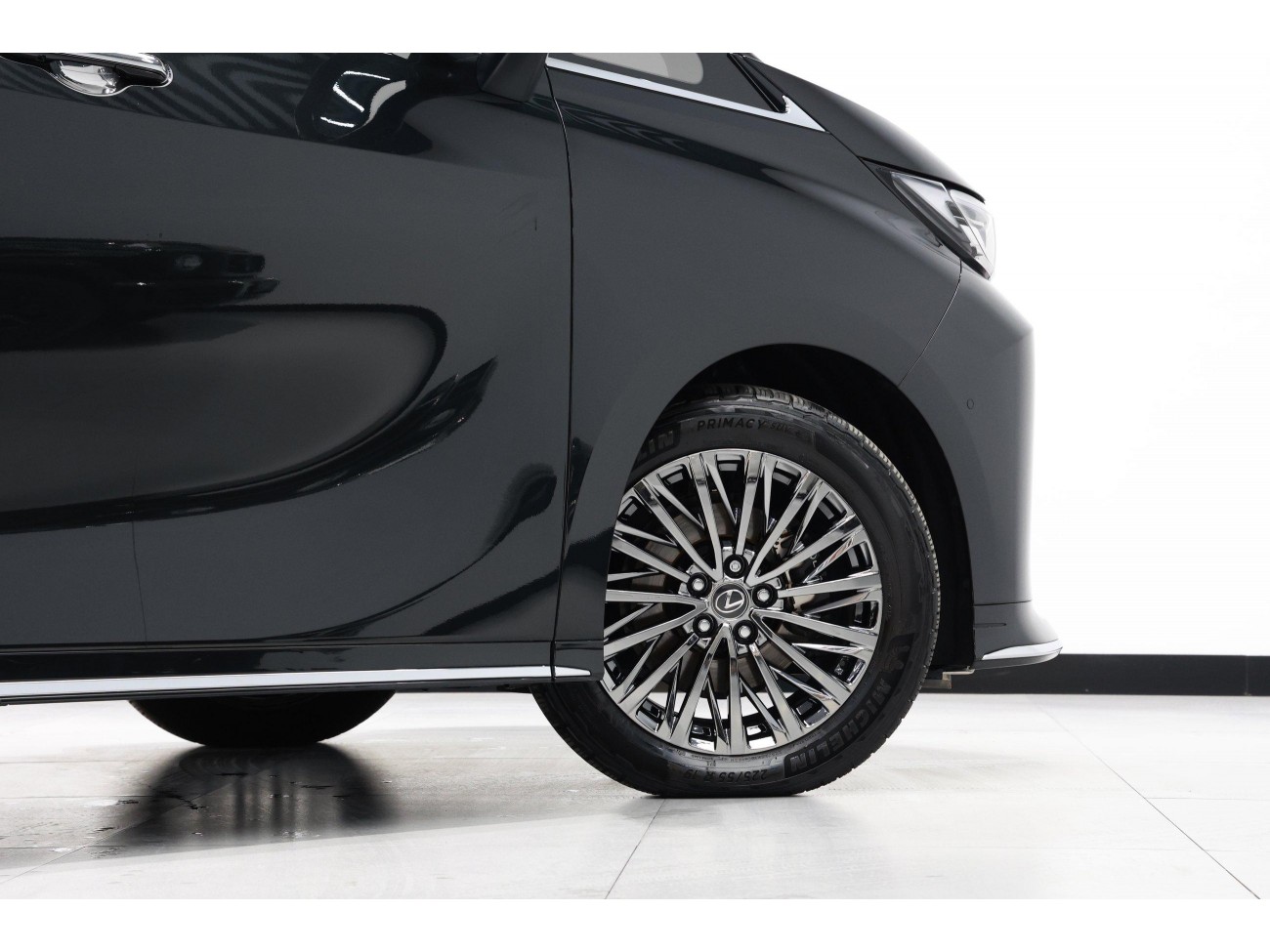 Lexus LM 500h 2025