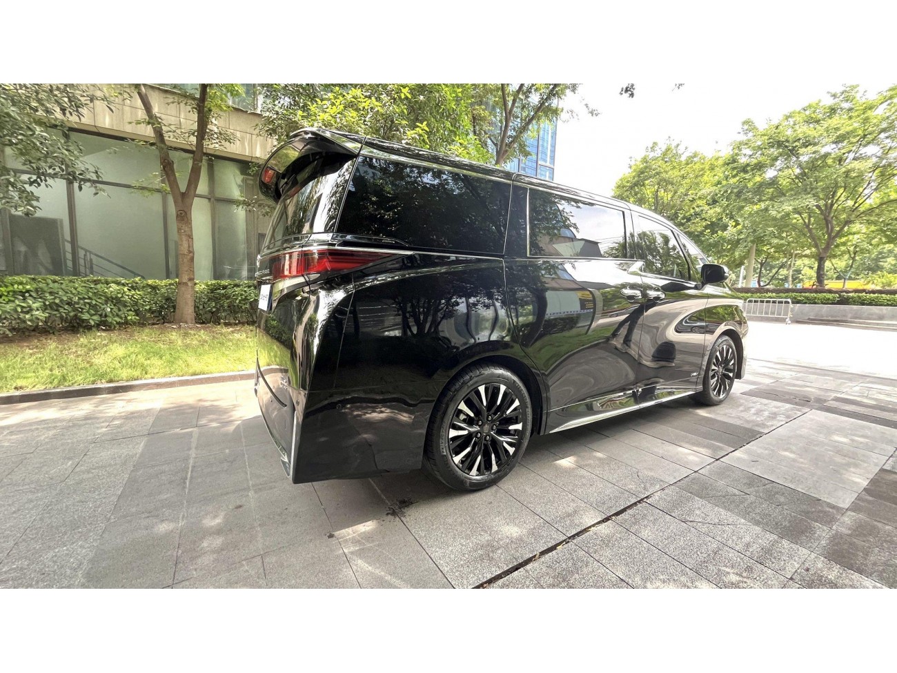 Toyota Vellfire 2024