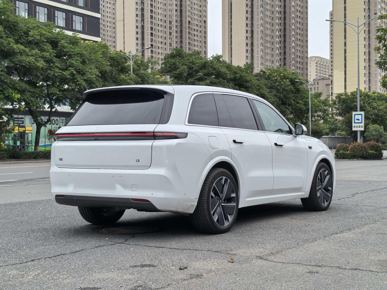 Li Auto L8 2025