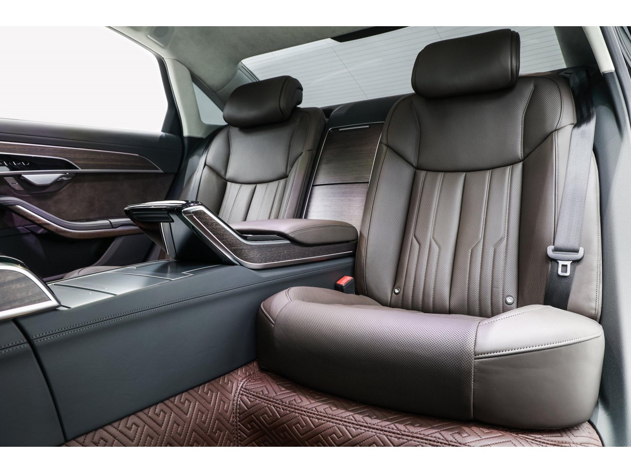 Audi A8L 60 TFSI 2022