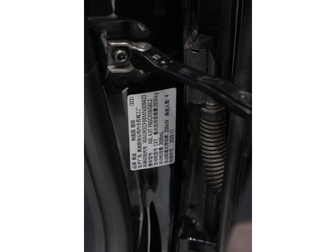 Audi A8L 60 TFSI 2022