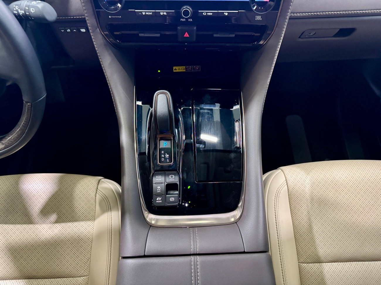 Toyota Vellfire 2024
