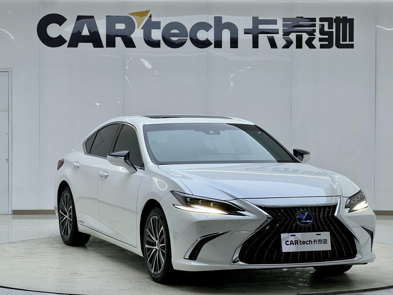 Lexus ES 300h 2022