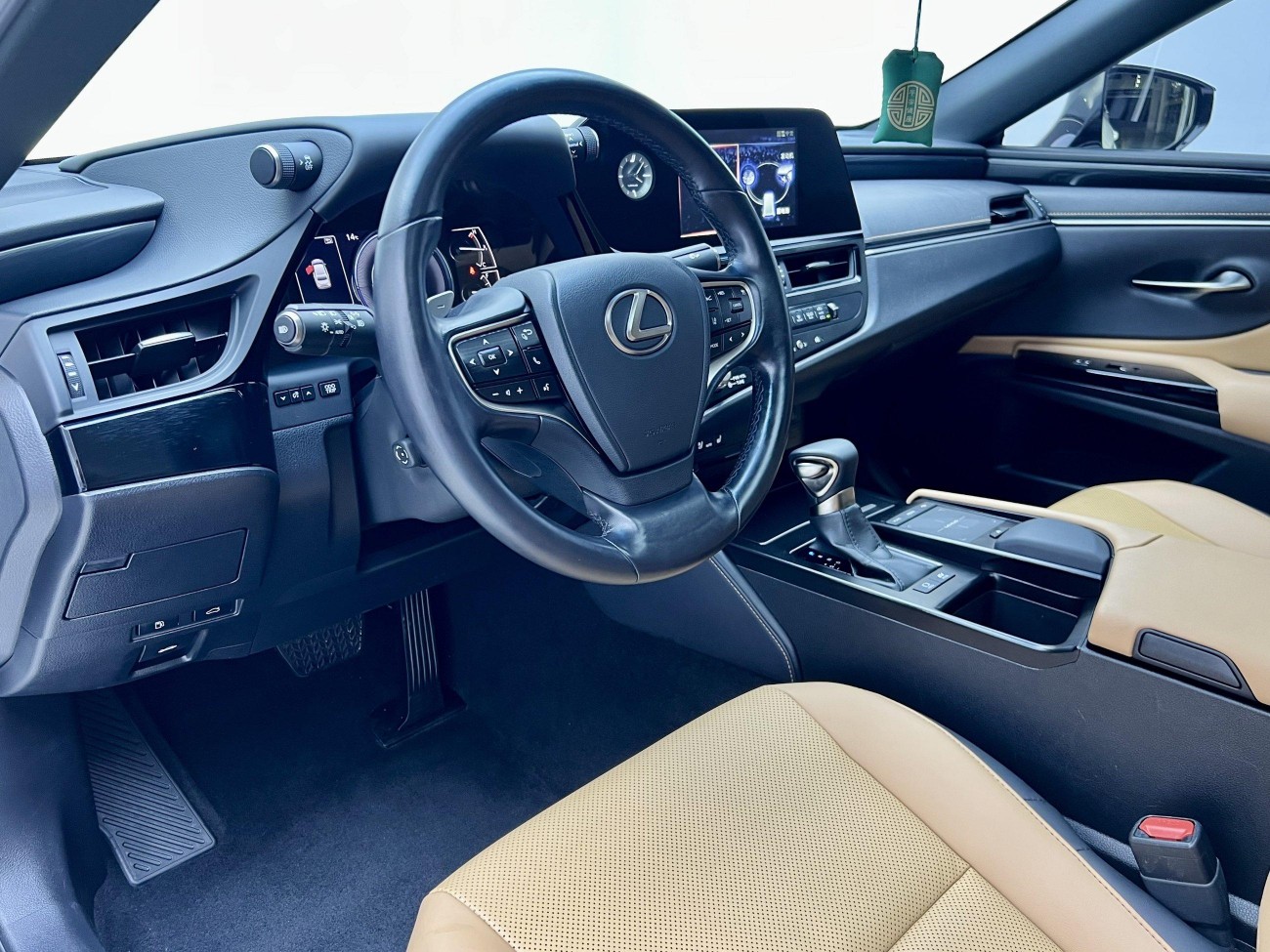 Lexus ES 300h 2022