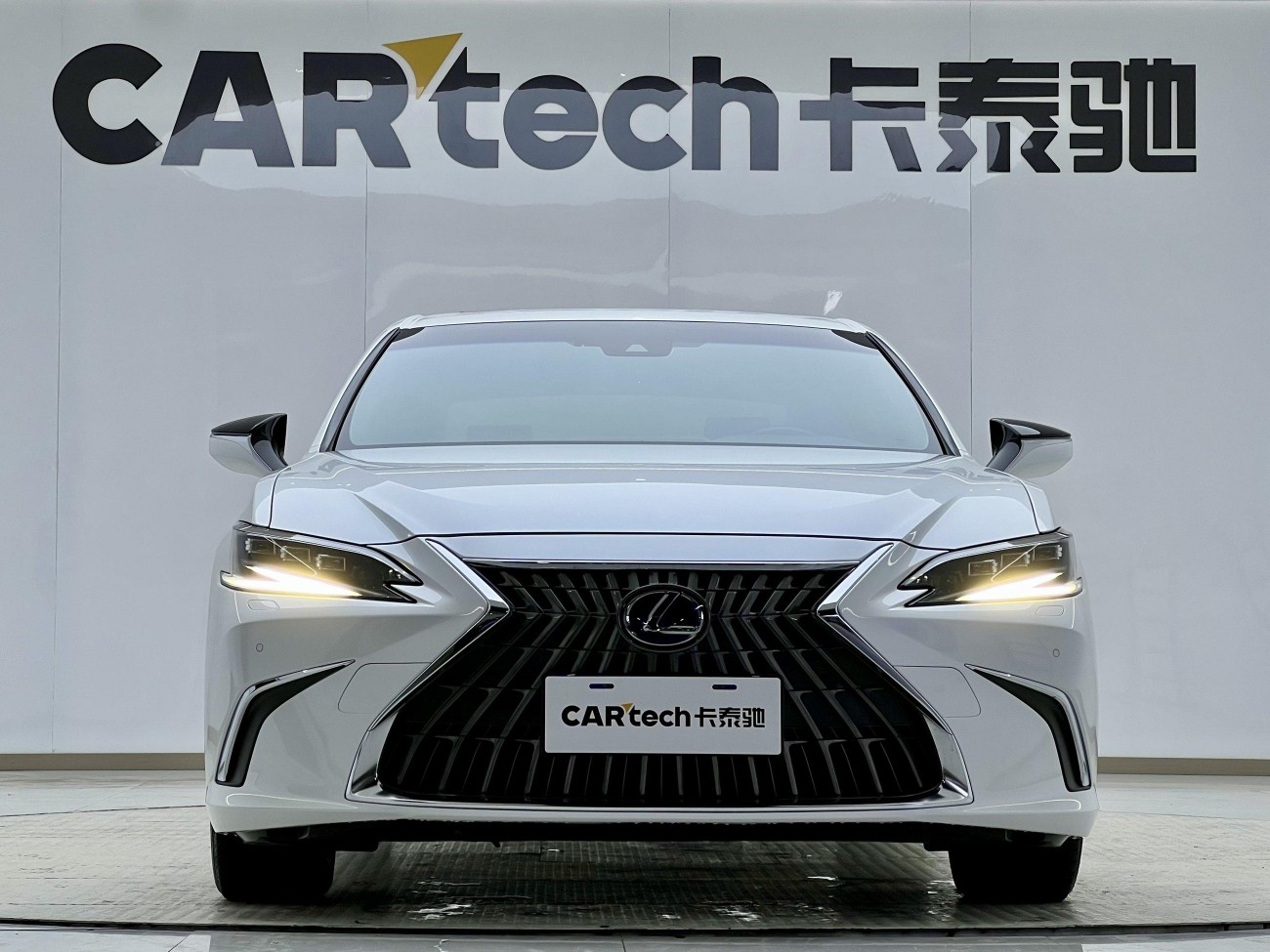 Lexus ES 300h 2022