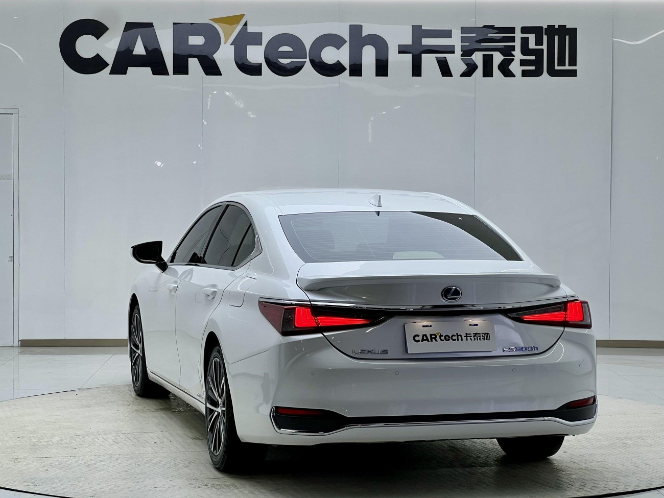 Lexus ES 300h 2022