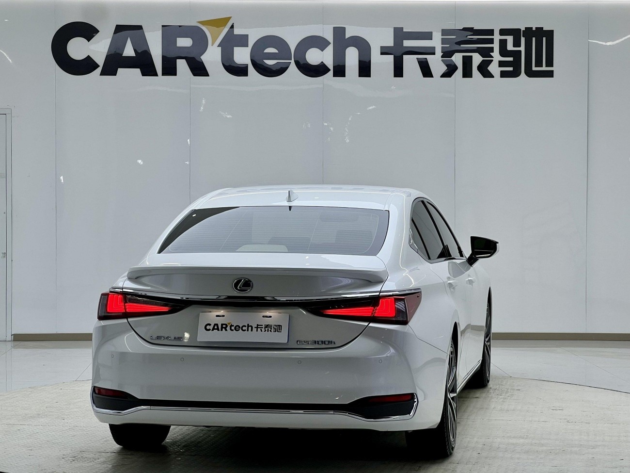 Lexus ES 300h 2022