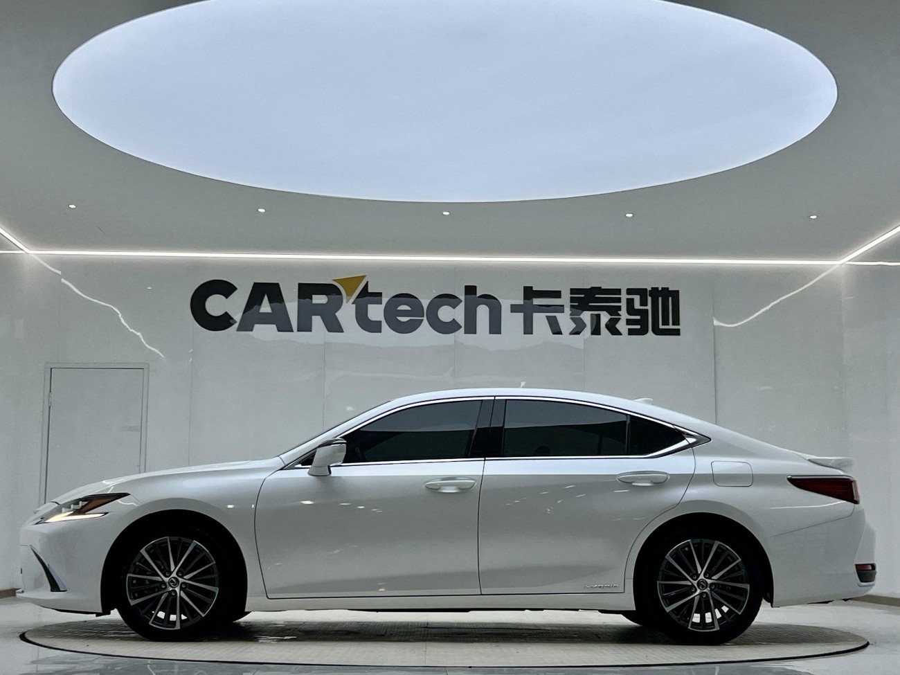 Lexus ES 300h 2022