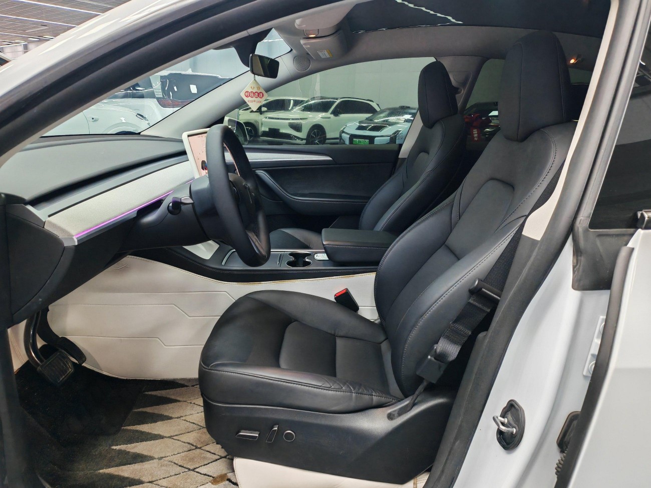Tesla Model Y 2024