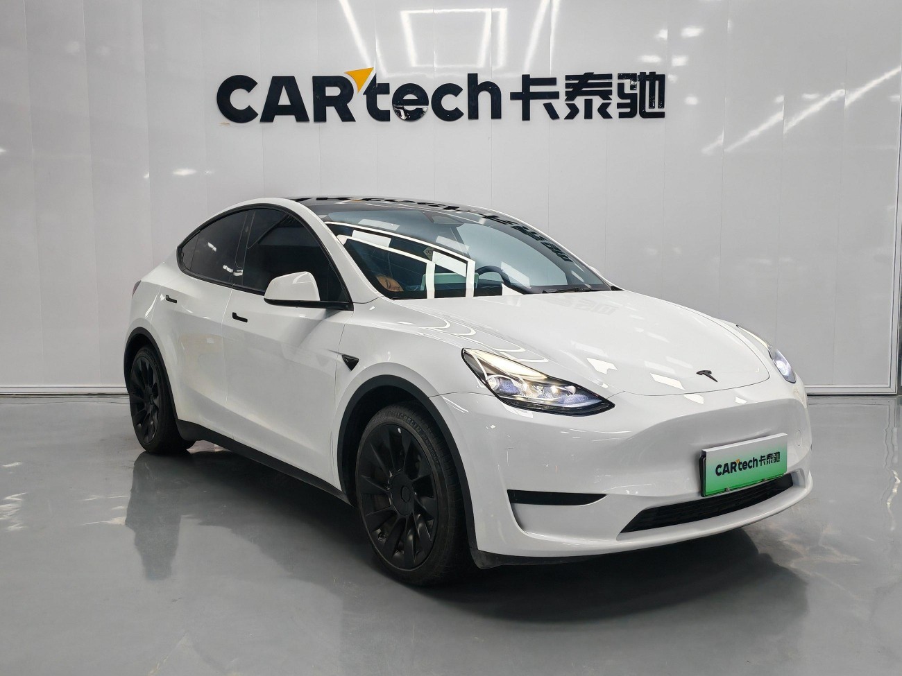 Tesla Model Y 2024