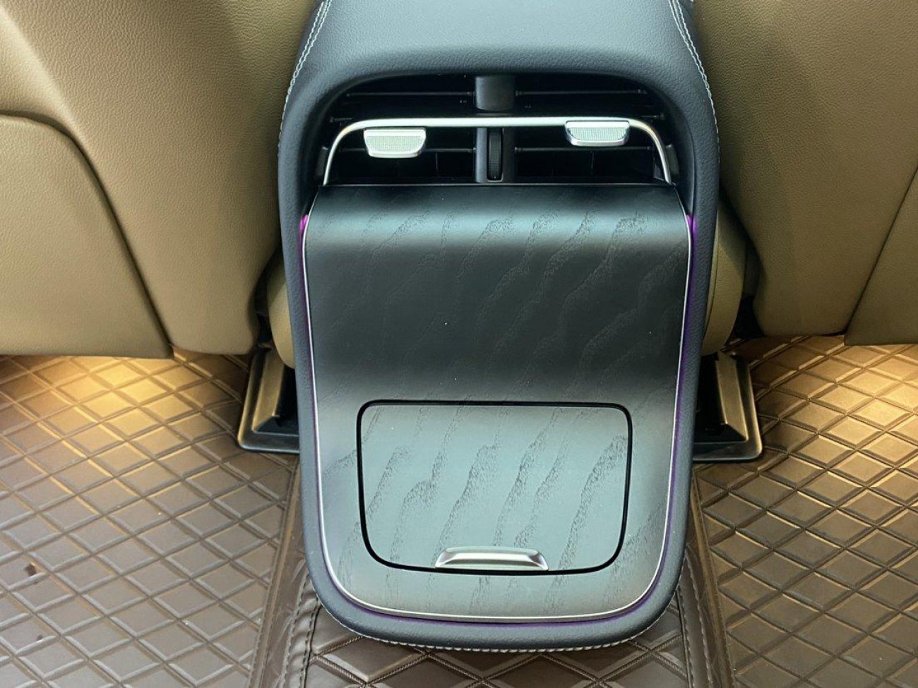 Mercedes-Benz E 350 e 2025