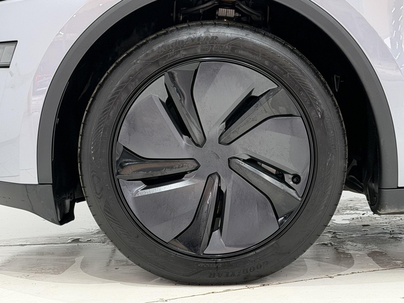 Tesla Model Y 2025