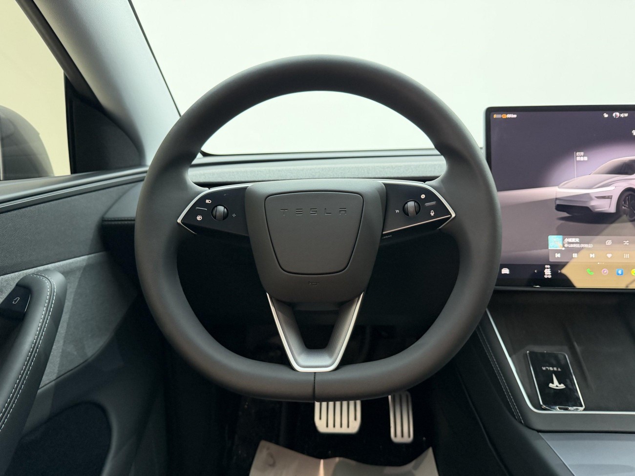Tesla Model Y 2025