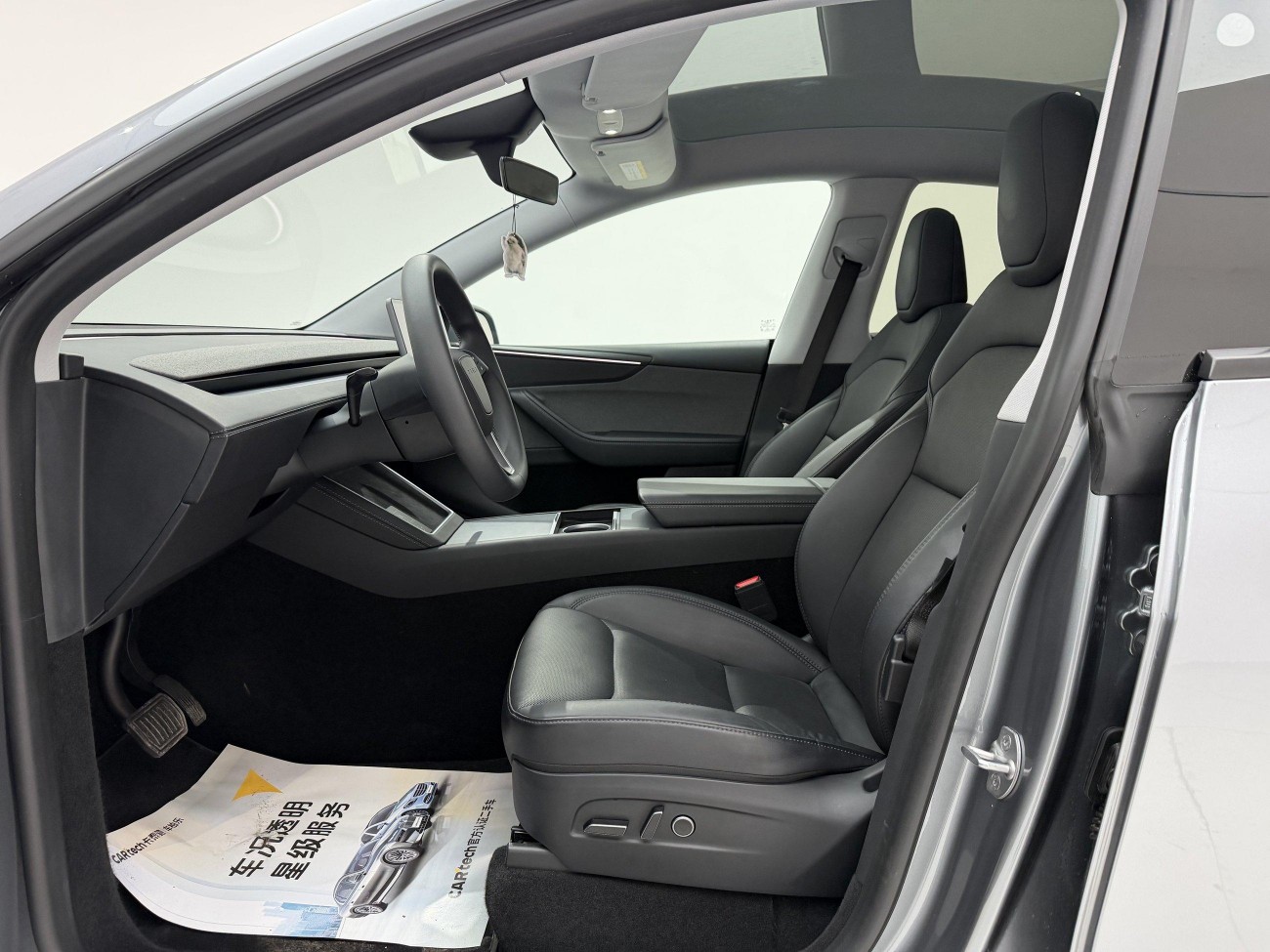 Tesla Model Y 2025