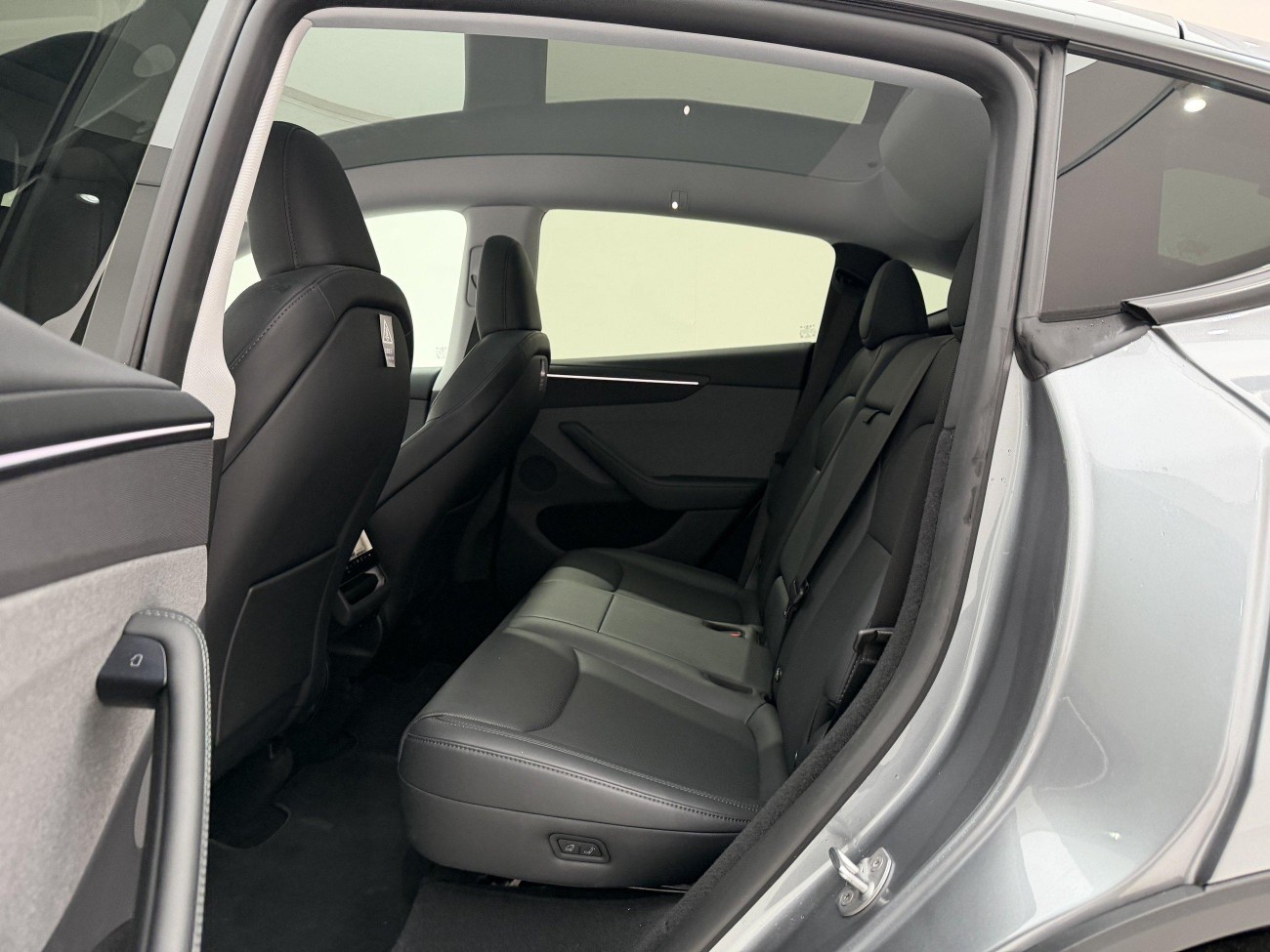 Tesla Model Y 2025
