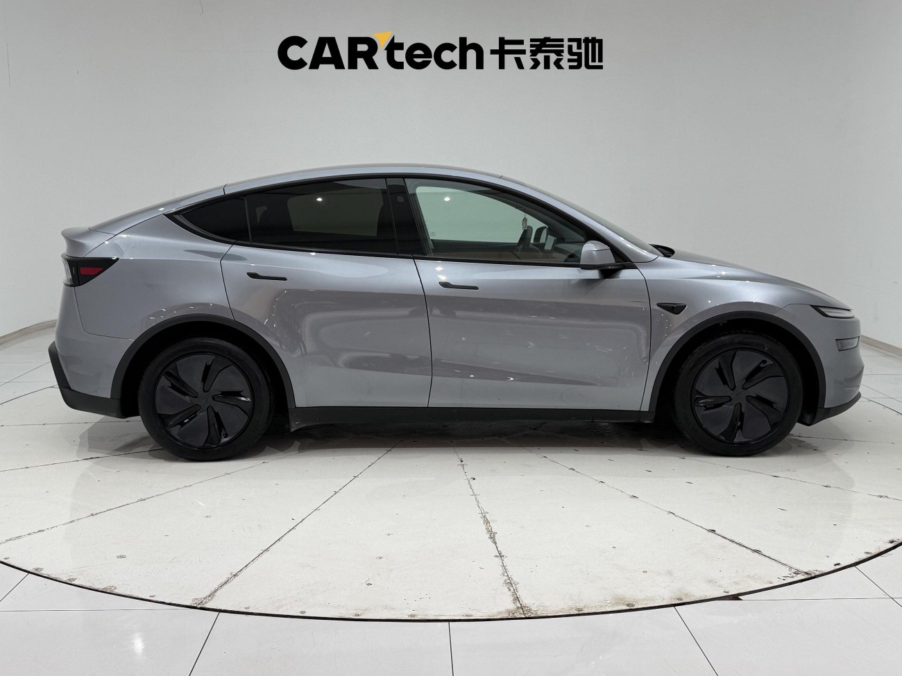 Tesla Model Y 2025