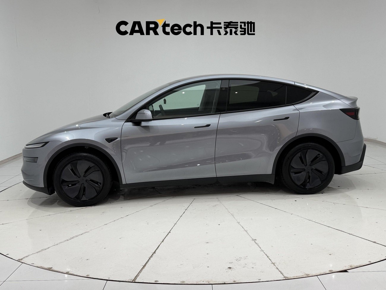 Tesla Model Y 2025