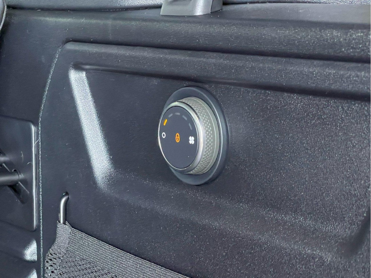 Land Rover Defender 2024