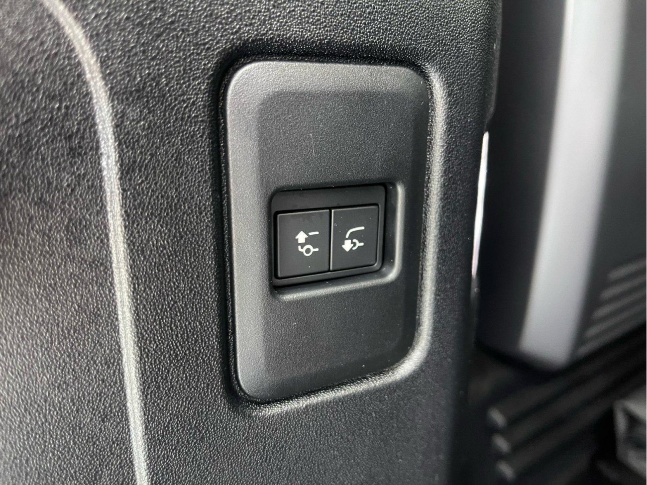 Land Rover Defender 2024