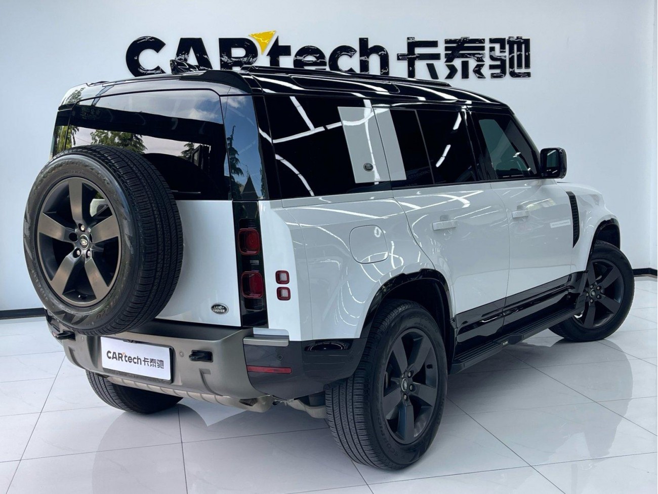Land Rover Defender 2024