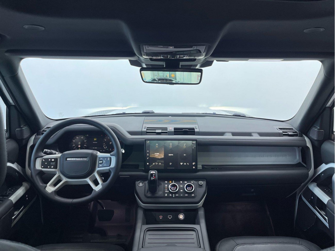 Land Rover Defender 2024