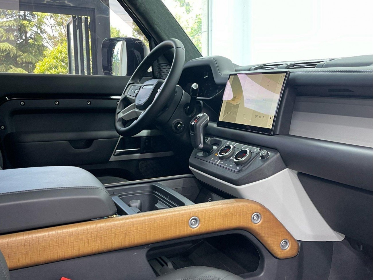 Land Rover Defender 2022