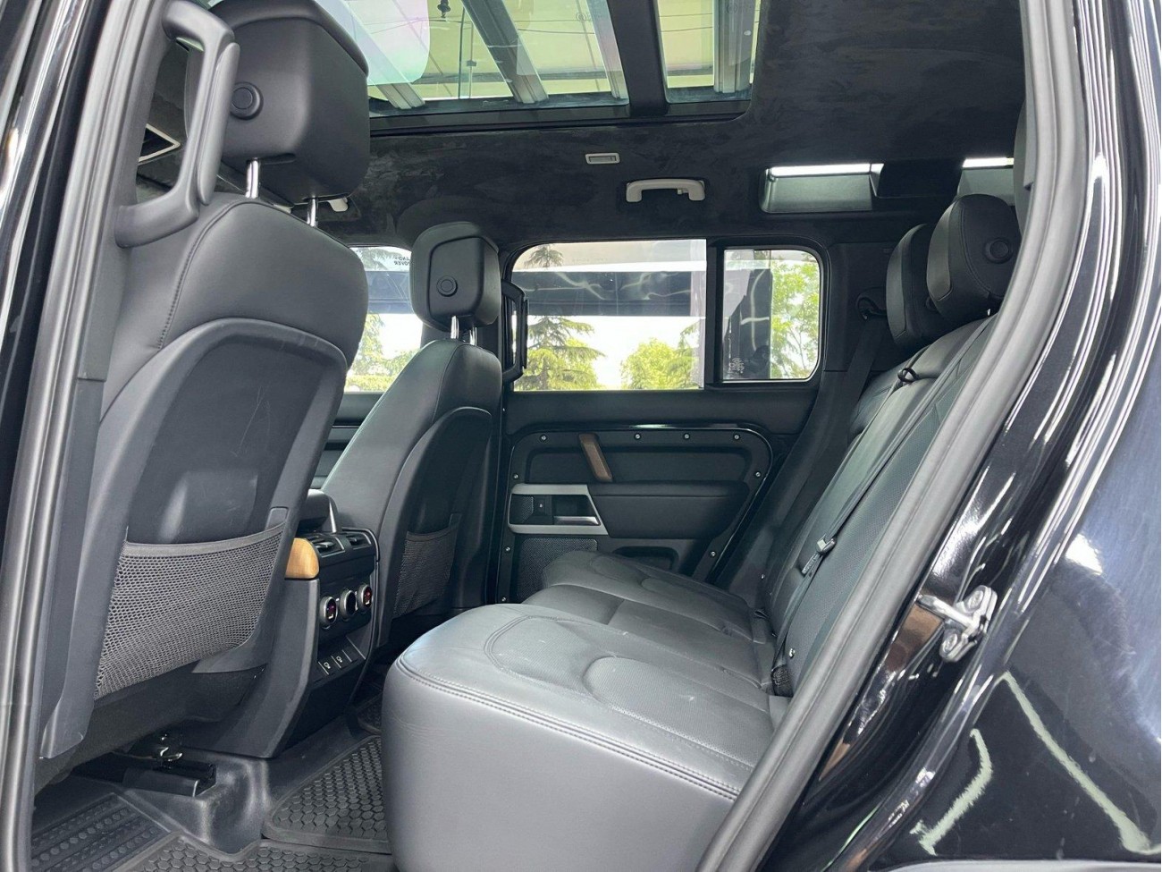Land Rover Defender 2022