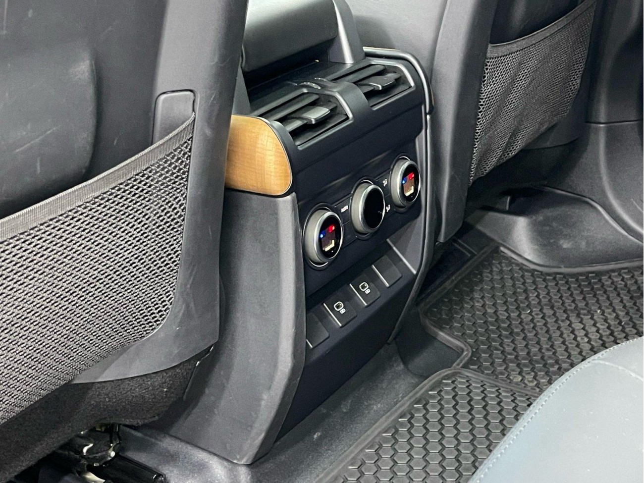 Land Rover Defender 2022