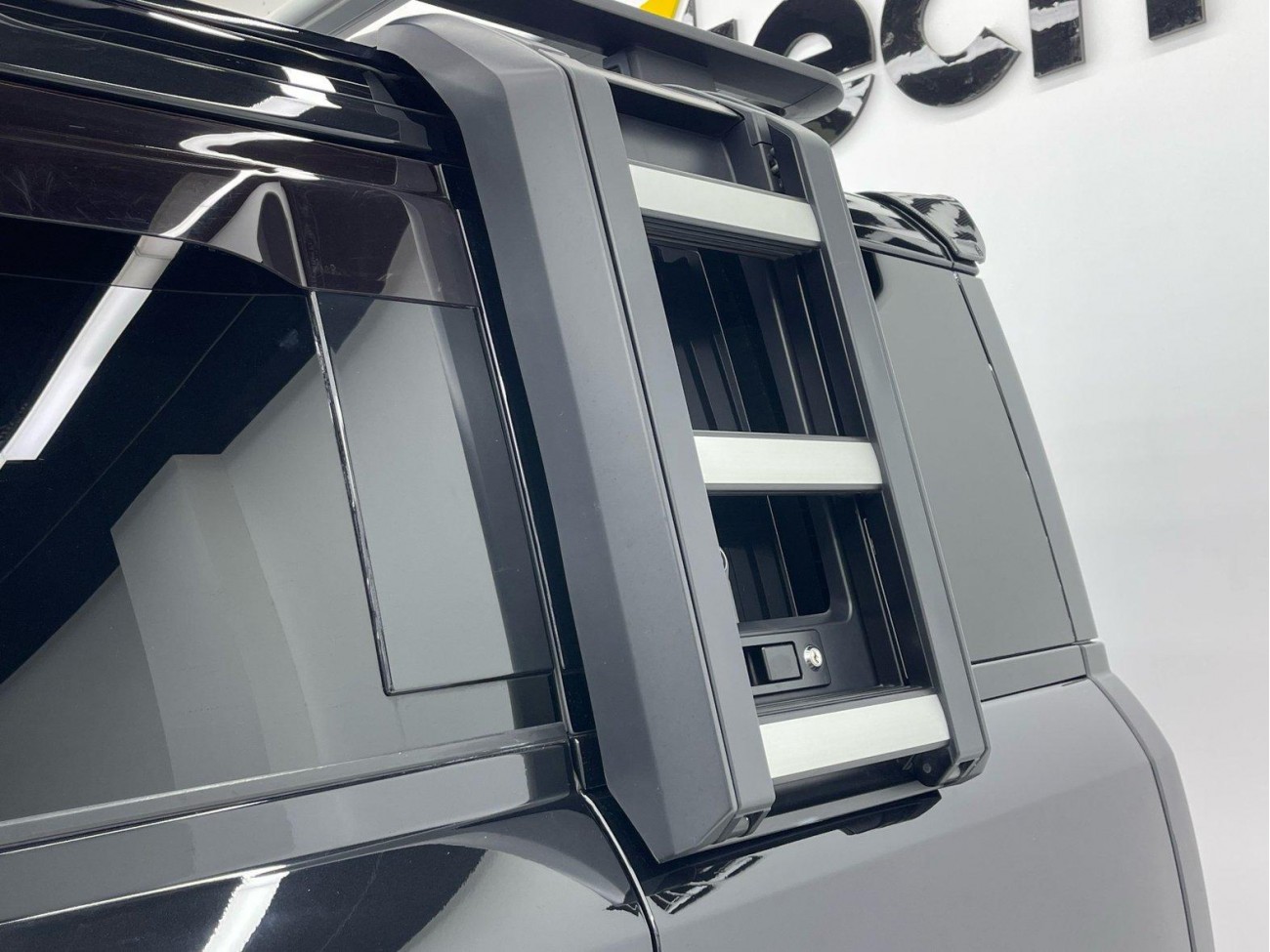 Land Rover Defender 2022