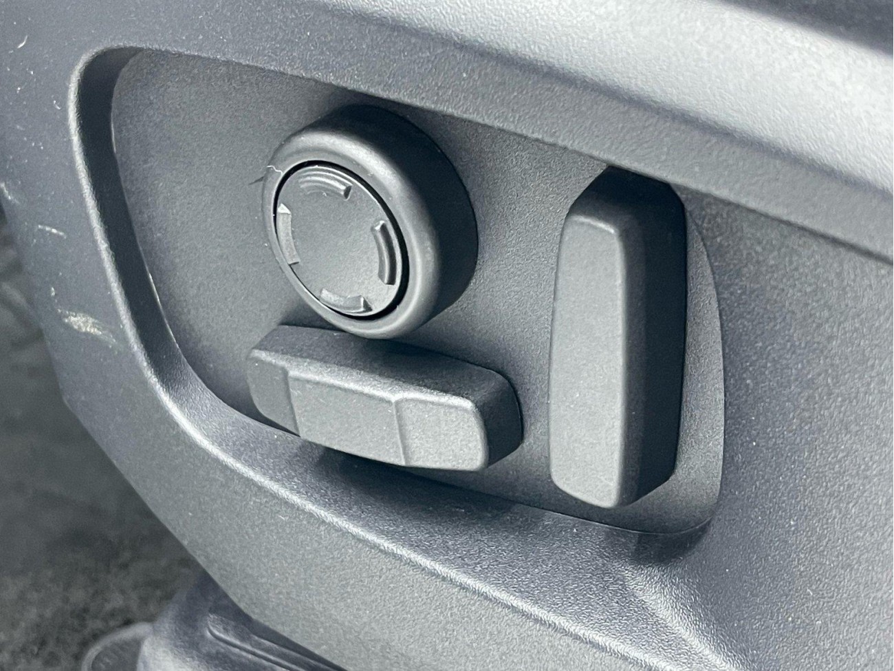 Land Rover Defender 2024