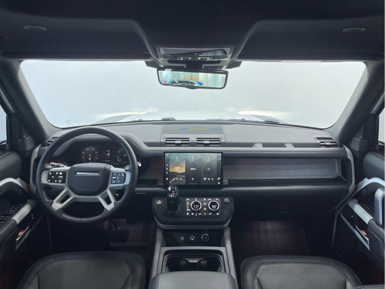 Land Rover Defender 2024