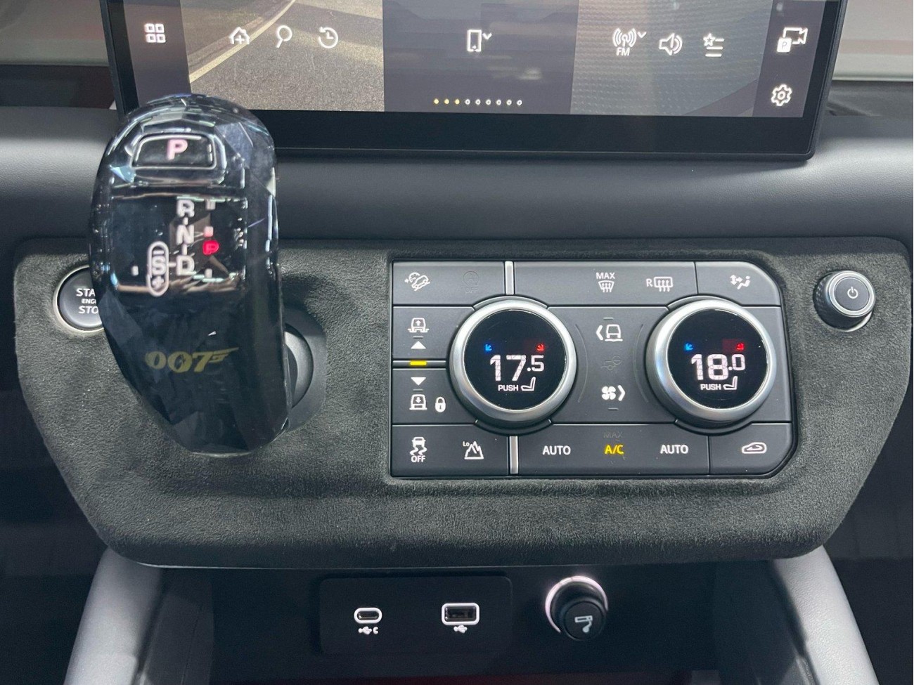 Land Rover Defender 2024