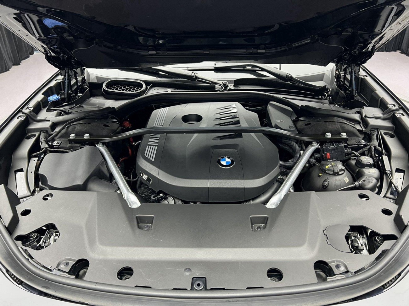 BMW 735Li 2025