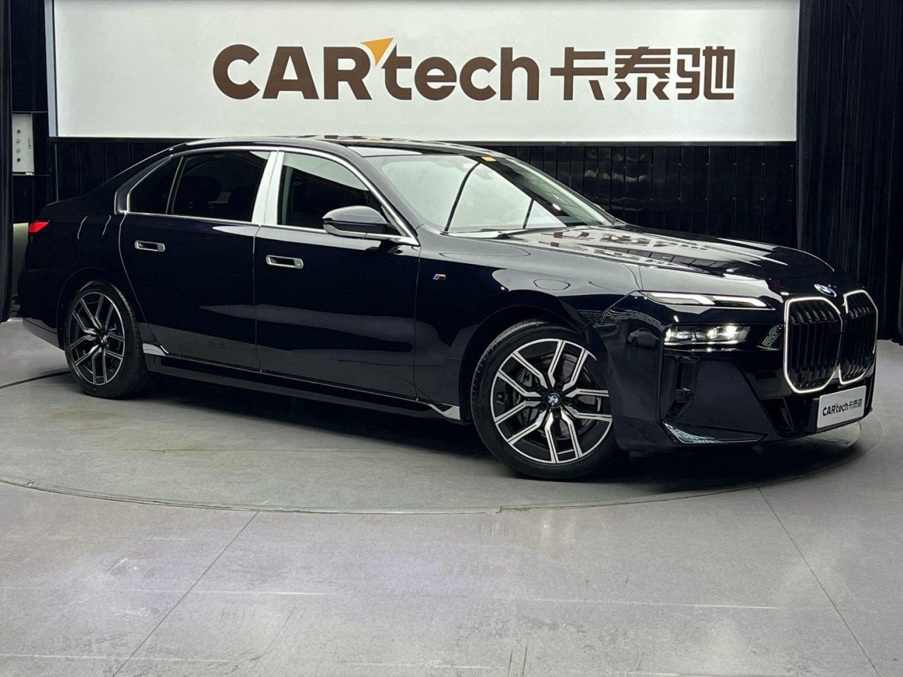 BMW 735Li 2025