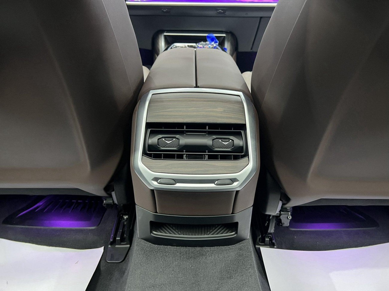 BMW 735Li 2025