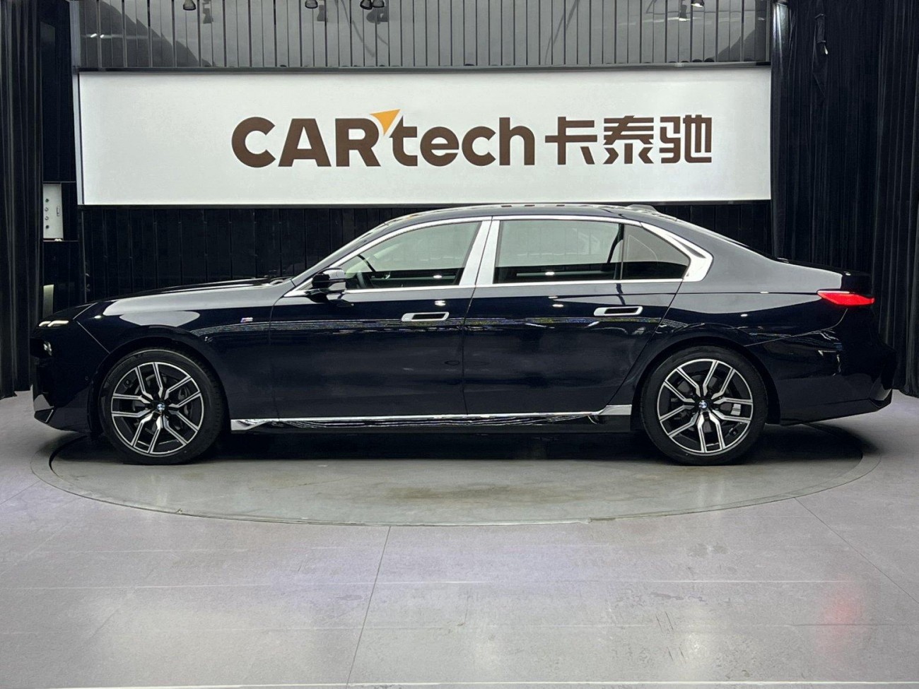 BMW 735Li 2025