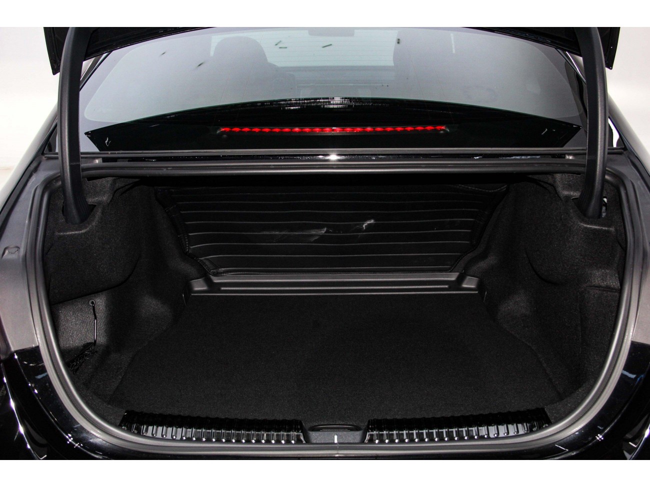 Mercedes-Benz E 300 L 2025