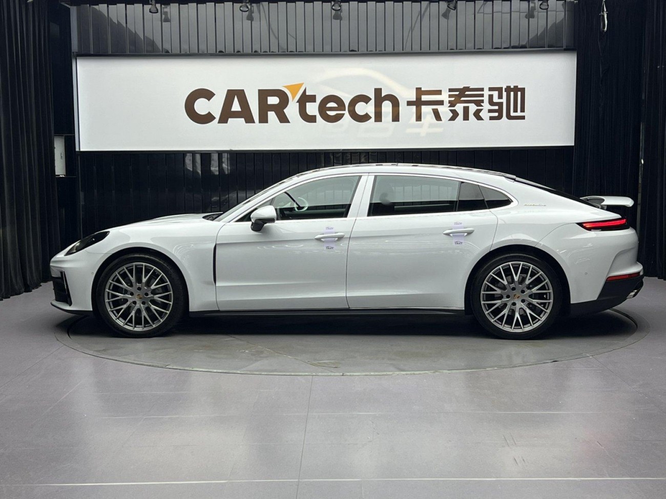 Porsche Panamera 2025