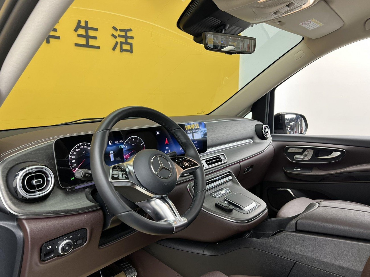 Mercedes-Benz V 2025