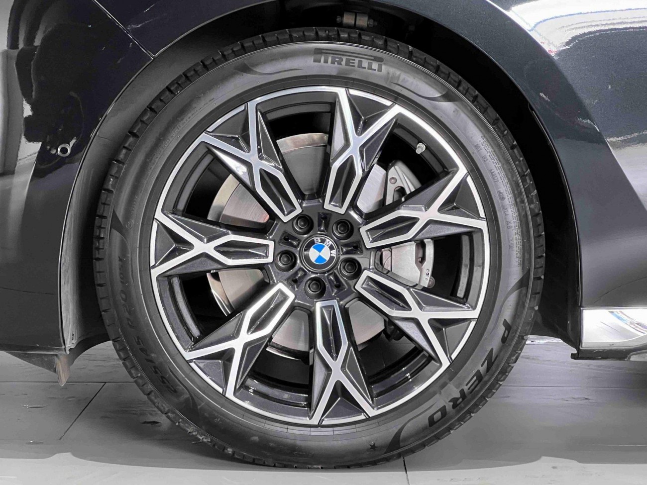 BMW 735Li 2025