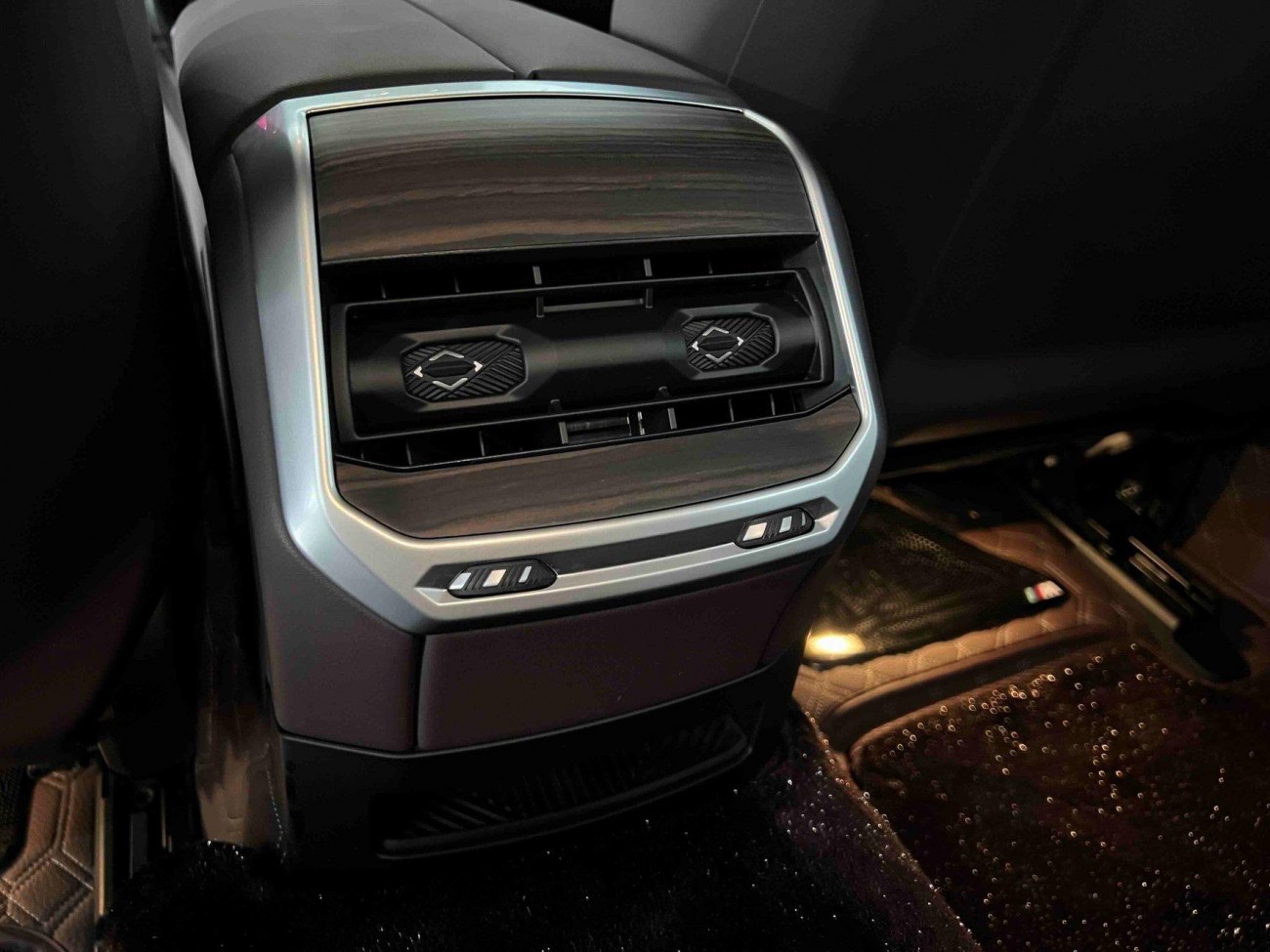 BMW 735Li 2025